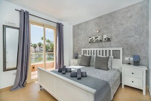 3 bedrooms, iron/ironing board, free WiFi, bed sheets - Villa 'Pyp' with Lake View, Wi-Fi and Air Conditioning (Puerto de Alcudia)