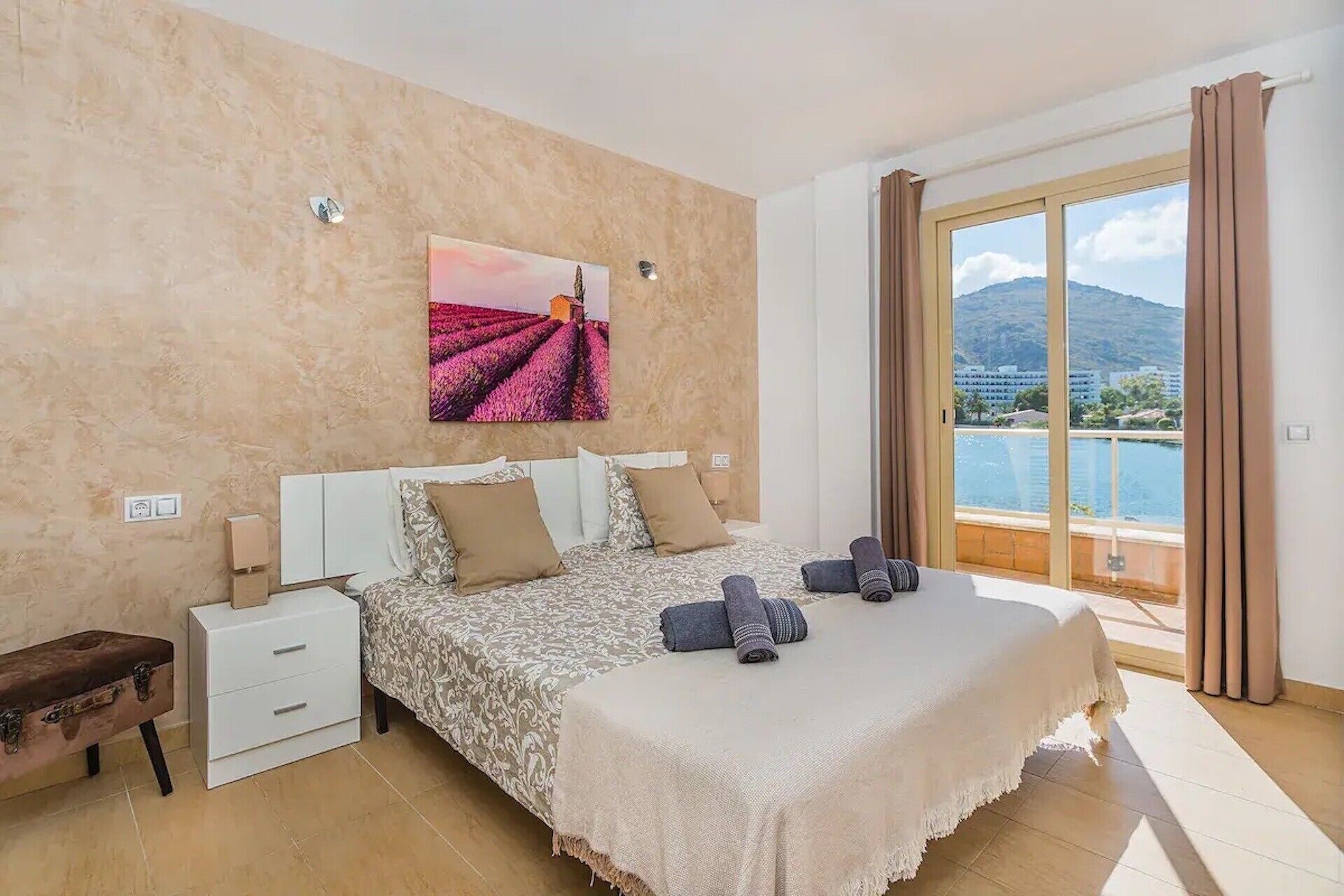 3 bedrooms, iron/ironing board, free WiFi, bed sheets