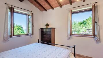 1 chambre, fer et planche à repasser, literie fournie