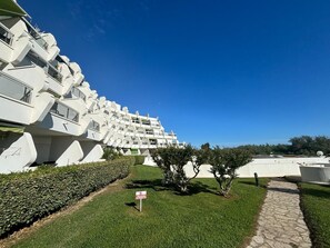 Property grounds - Holiday Apartment "Plage Du Couchant" (La Grande Motte)