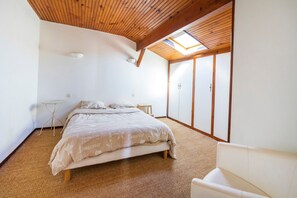 2 quartos, Wi-Fi de cortesia, roupa de cama