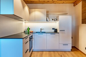 Fridge, oven, stovetop, dishwasher - Apartment 'Rotwandterhof Nest' with Mountain View, Shared Garden and Wi-Fi (Lengstein)