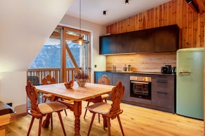 Kühlschrank, Ofen, Herdplatte, Geschirrspüler