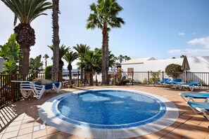 Pool - Vacation Apartment 'Playa Flamingo 19' with Sea View, Shared Pool and Private Terrace (Playa Blanca)