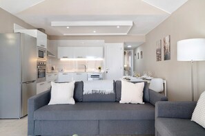 TV - Vacation Apartment 'Playa Flamingo 19' with Sea View, Shared Pool and Private Terrace (Playa Blanca)