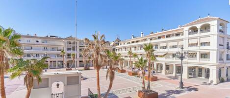 المنطقة المحيطة بالمنشأة