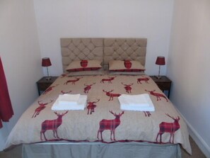 2 dormitorios, tabla de planchar con plancha, Internet y ropa de cama