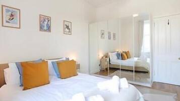 2 bedrooms, iron/ironing board, Internet, bed sheets