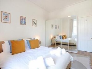 2 bedrooms, iron/ironing board, Internet, bed sheets