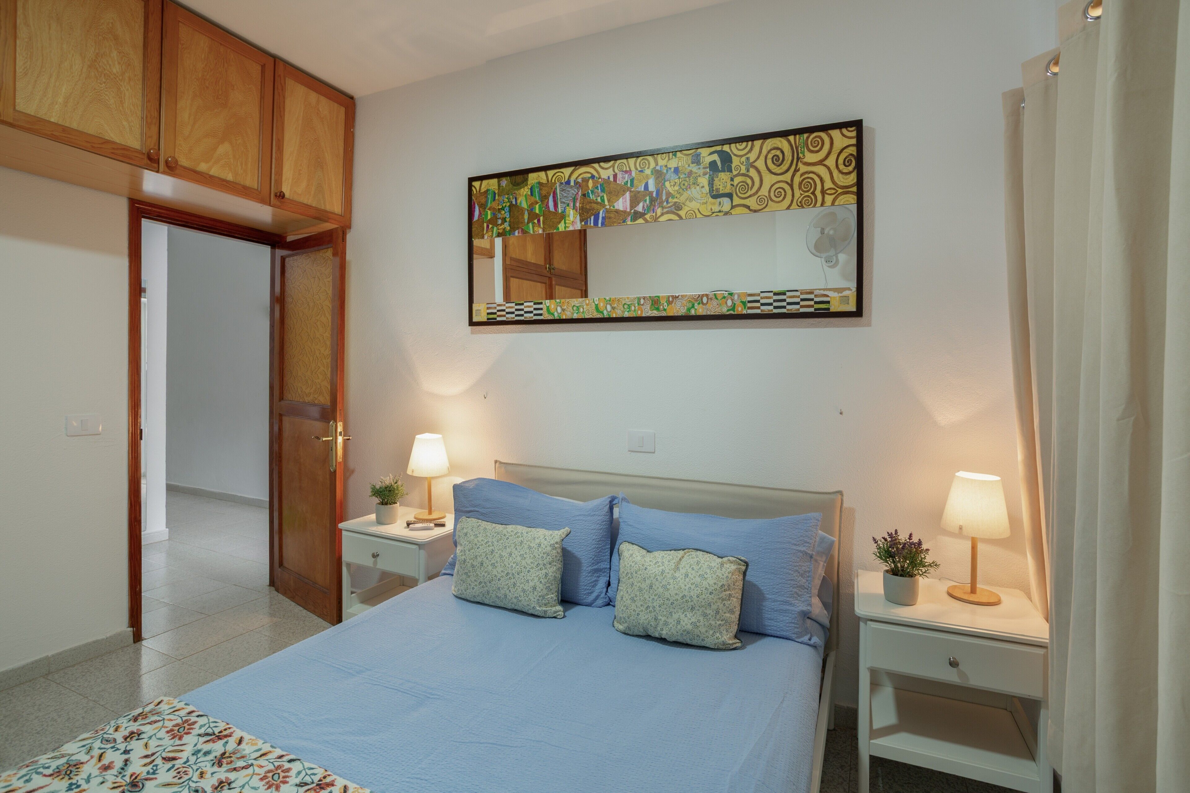 3 slaapkamers, een strijkplank/strijkijzer, gratis wifi, beddengoed