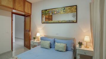 3 slaapkamers, een strijkplank/strijkijzer, gratis wifi, beddengoed