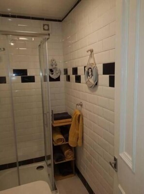 Hårføner og håndklær
