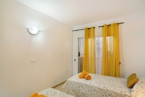 2 makuuhuonetta, silitysrauta/-lauta, ilmainen Wi-Fi, vuodevaatteet