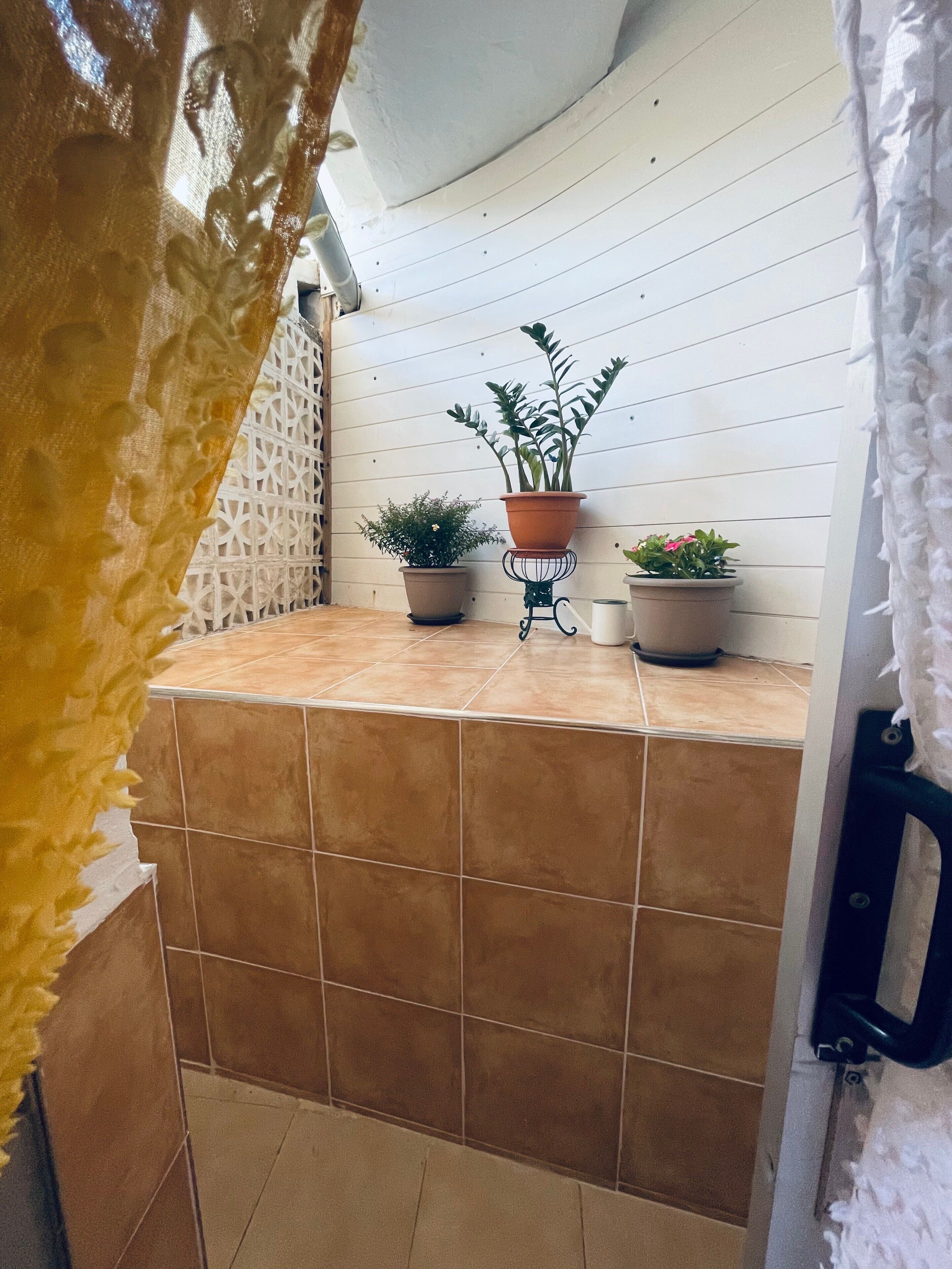 Een douche, een haardroger, handdoeken