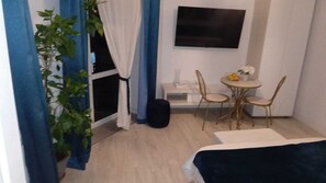 1 bedroom, iron/ironing board, free WiFi, bed sheets - Tomis 105 Apartment Cazare Centru Constanta (Constanța)