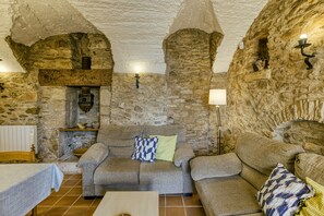 TV, caminetto, videogiochi