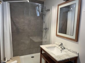 Hair dryer, towels - Central Valencia Apartment near Historic Market (Valencia)