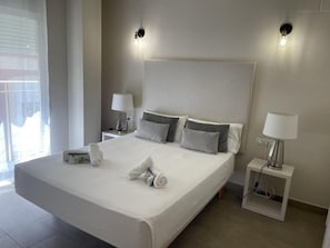 2 bedrooms, free WiFi, bed sheets - Central Valencia Apartment near Historic Market (Valencia)