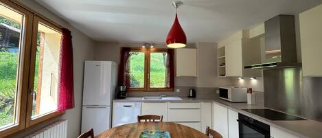 Réfrigérateur, micro-ondes, four, lave-vaisselle