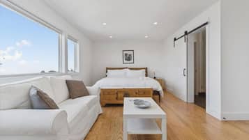 2 habitaciones, escritorio, tabla de planchar con plancha y wifi