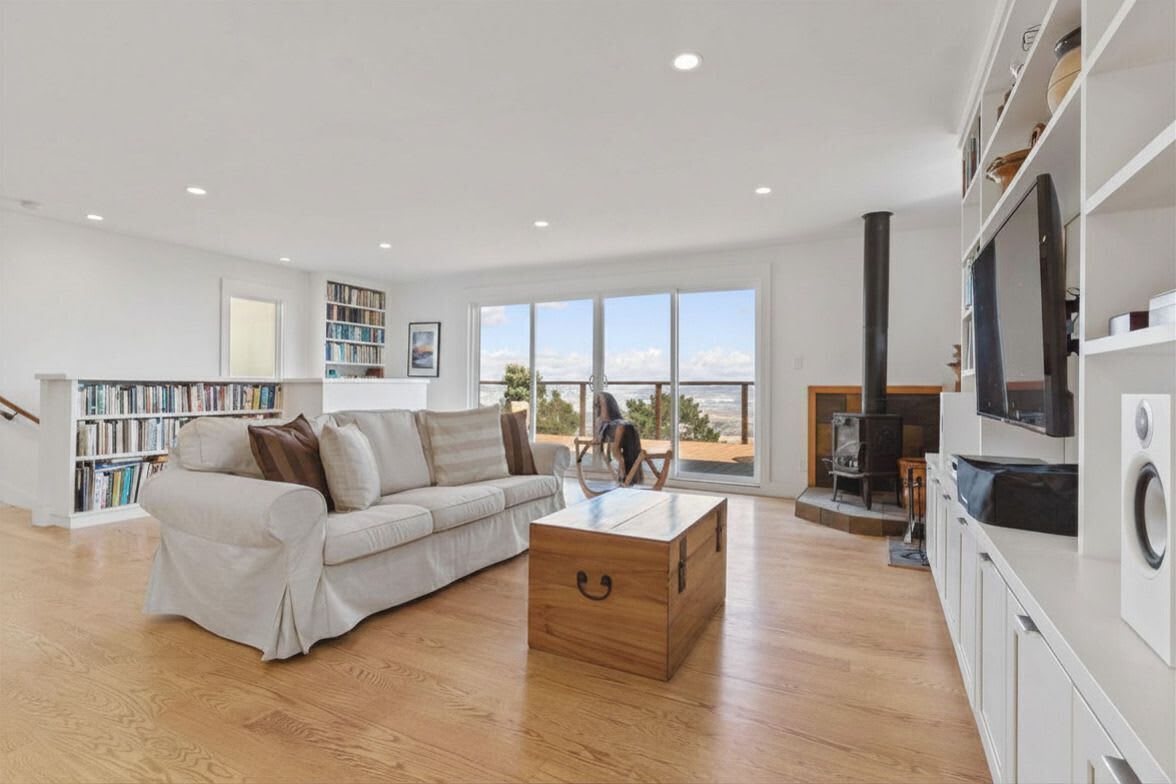 Televisión y oficina 