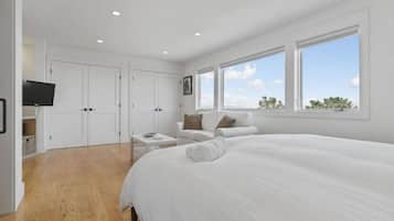 2 bedrooms, desk, iron/ironing board, WiFi