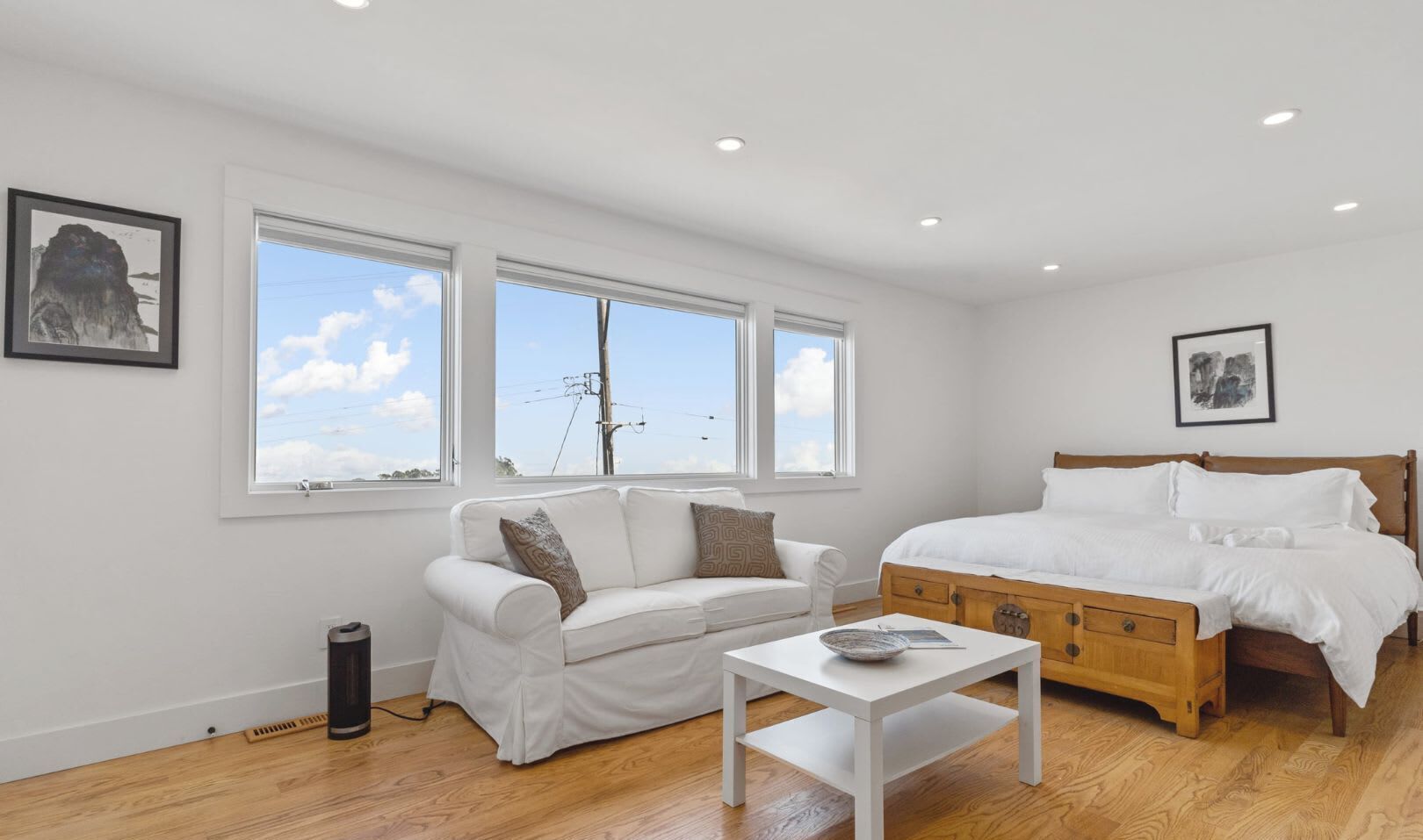 2 bedrooms, desk, iron/ironing board, WiFi