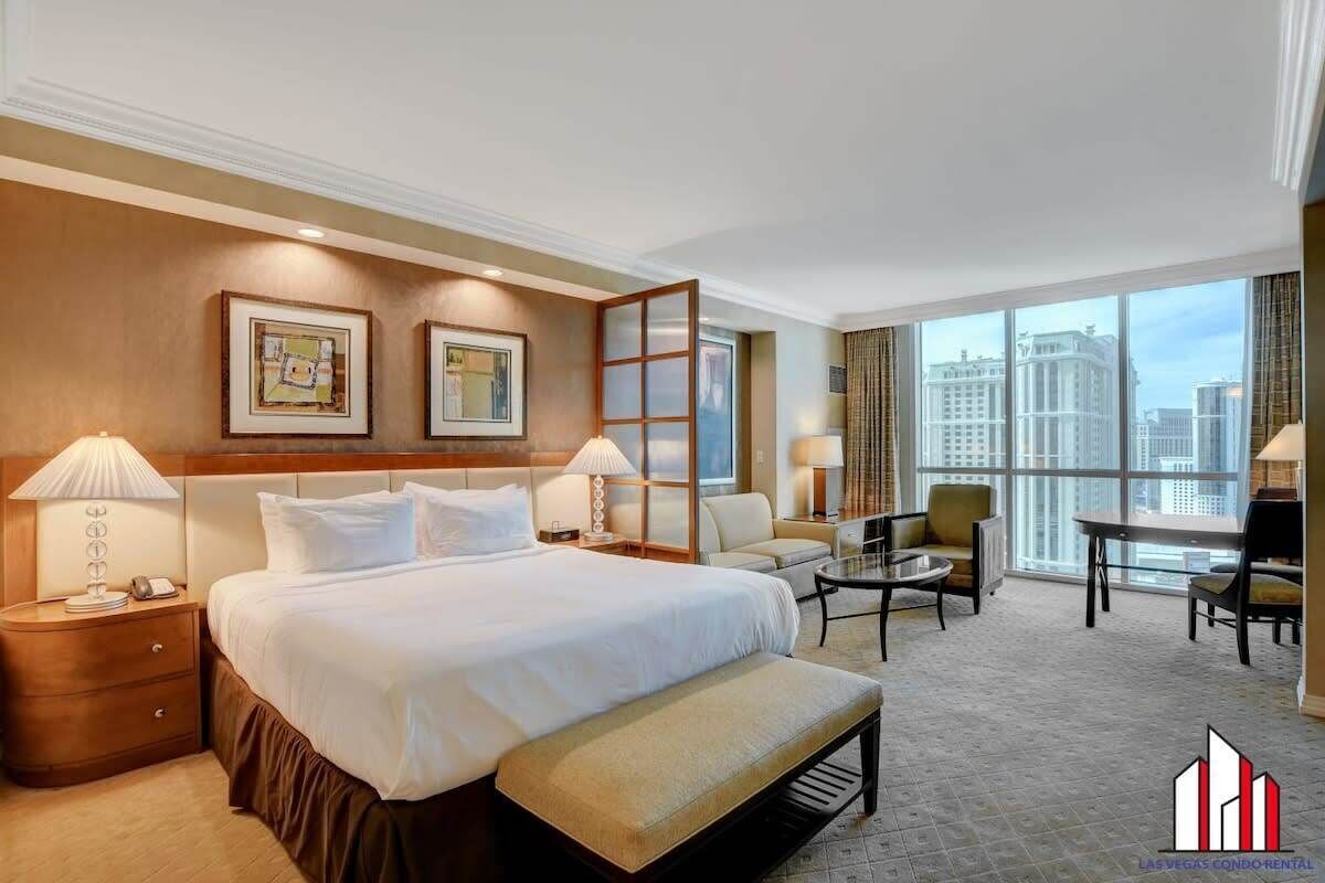 Safe på rommet, skrivebord, strykejern/-brett og wi-fi