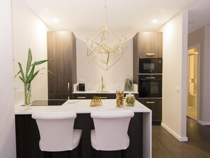 Kühlschrank, Mikrowelle, Ofen, Geschirrspüler