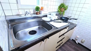 Fridge, microwave, stovetop, cookware/dishes/utensils