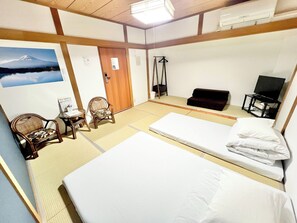 2 bedrooms, desk, iron/ironing board, free WiFi