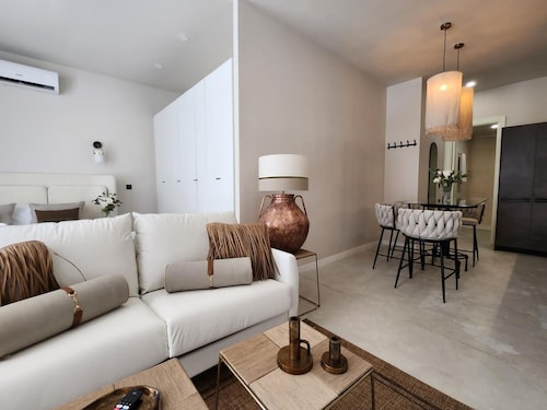 Bright studio with Wi-Fi and air conditioning in Valencia