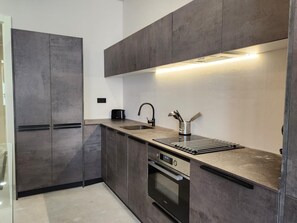 Fridge, microwave, oven, dishwasher - Bright studio with Wi-Fi and air conditioning in Valencia (Valencia)
