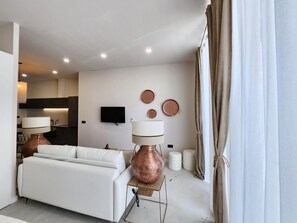 TV - Bright studio with Wi-Fi and air conditioning in Valencia (Valencia)