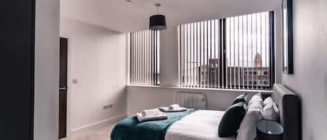 1 habitación, escritorio, tabla de planchar con plancha y wifi