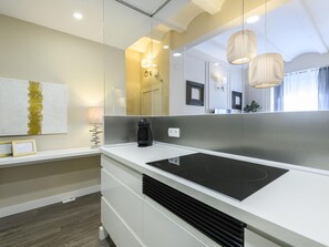 Fridge, microwave, oven, dishwasher - Apartment with terrace in central Valencia (Valencia)