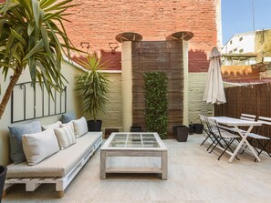 Outdoor dining - Apartment with terrace in central Valencia (Valencia)