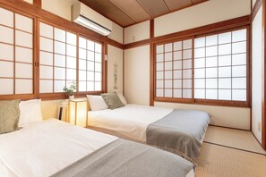 2 bedrooms, desk, free WiFi, bed sheets