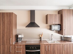 Fridge, microwave, oven, coffee/tea maker - Modern and bright apartment in Valencia (Valencia)