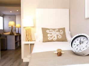 3 bedrooms, free WiFi, bed sheets - Bright House near Cabañal-Cabanyal Beach (Valencia)