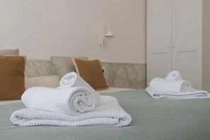 2 bedrooms, desk, iron/ironing board, WiFi