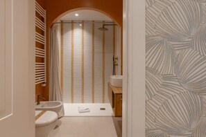 Shower, hair dryer, bidet, towels - Foscolo46 - for families (Trieste)
