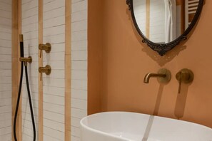 Dusche, Haartrockner, Bidet, Handtücher