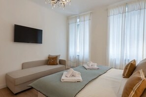 2 Schlafzimmer, Schreibtisch, Bügeleisen/Bügelbrett, WLAN