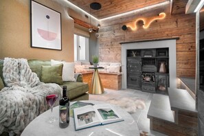 TV, offices - Coronation Cottage, Lake District | Ridgestone (Lindale)