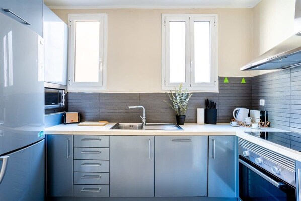 Fridge, microwave, oven, stovetop