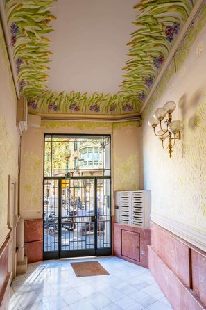 Interior - Eixample next to Paseo de Gracia modern 3BD (Barcelona)