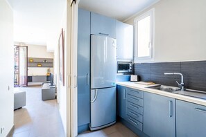 Unclassified image, 3 of 22, button