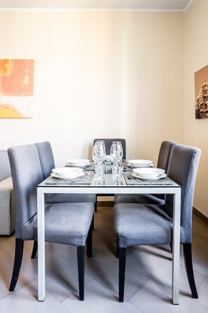 Dining - Eixample next to Paseo de Gracia modern 3BD (Barcelona)