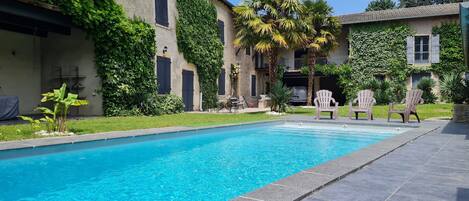 حمّام سباحة خارجي